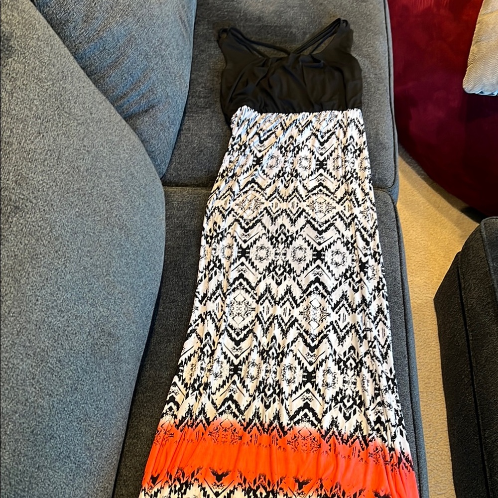 Black and White Textured Design and Pink Touches Maxi Dress